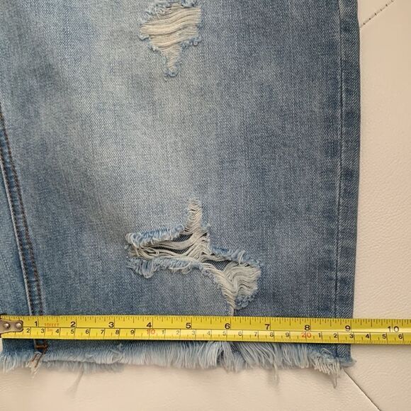 ELAN blue denim high rise slightly distressed shorts. Size L - Picture 10 of 10